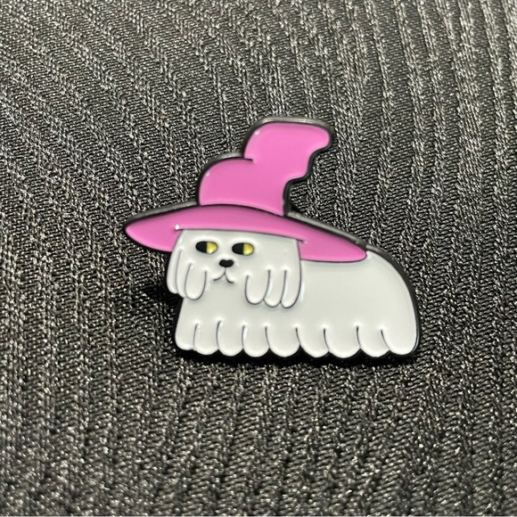 $5 Bundled White Dog with Witch Hat Enamel Pin Halloween - Picture 1 of 1